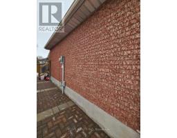 508 BARWICK CRESCENT - 32