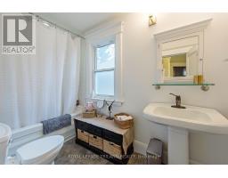 13 MCKENZIE AVENUE - 35
