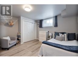 50 VEALE CRESCENT - 39