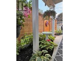568 WELLINGTON STREET - 43