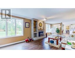 25 UPLANDS DRIVE - 18