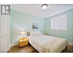 385 HIGHVIEW DRIVE - 18