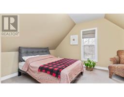33 CARLTON AVENUE - 23