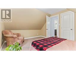 33 CARLTON AVENUE - 24