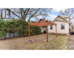 33 CARLTON AVENUE - 32