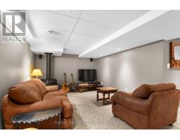 26 EDMUNDS CRESCENT - 27