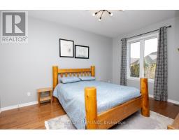 3 RODERICK COURT - 21