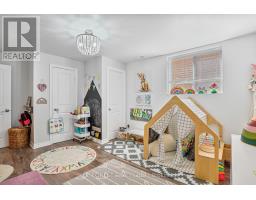 1933 FREDERICK CRESCENT - 29