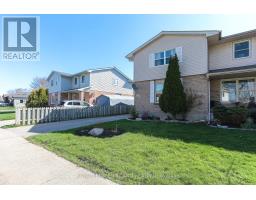 122 GOLFDALE CRESCENT - 2