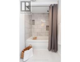 122 GOLFDALE CRESCENT - 27