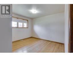18 LAURENTIAN DRIVE S - 19