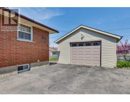 18 LAURENTIAN DRIVE S - 33