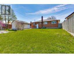 18 LAURENTIAN DRIVE S - 36