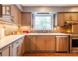 54 RUNNYMEDE CRESCENT - 19