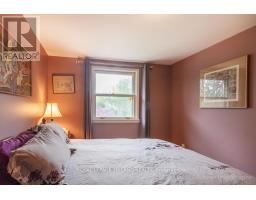 54 RUNNYMEDE CRESCENT - 27