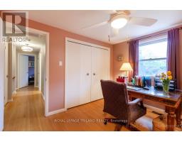 54 RUNNYMEDE CRESCENT - 31
