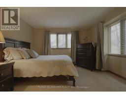 10372 SHERWOOD CRESCENT - 26