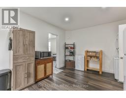 12 WELDON AVENUE - 33