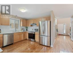 809 QUEENSBOROUGH CRESCENT - 12