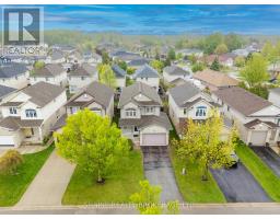 809 QUEENSBOROUGH CRESCENT - 2