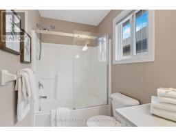 809 QUEENSBOROUGH CRESCENT - 31