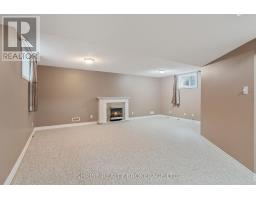 809 QUEENSBOROUGH CRESCENT - 37