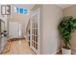 809 QUEENSBOROUGH CRESCENT - 5