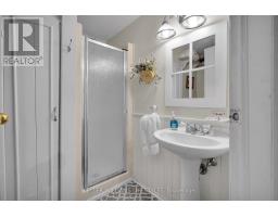 568 SHERENE TERRACE - 32