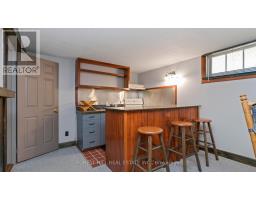 910 OXFORD STREET W - 32
