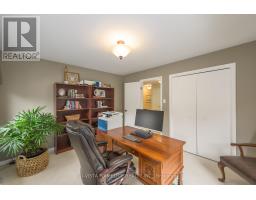 60 MERIDENE CRESCENT E - 24