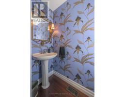 60 MERIDENE CRESCENT E - 25