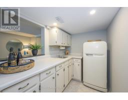 60 MERIDENE CRESCENT E - 32