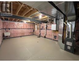 33 HEMLOCK CRESCENT - 27