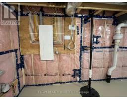 33 HEMLOCK CRESCENT - 28