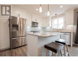 825 BINNING STREET W - 13