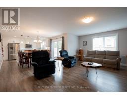 825 BINNING STREET W - 17