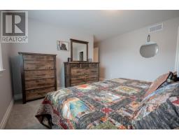 825 BINNING STREET W - 25