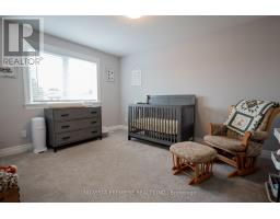 825 BINNING STREET W - 33