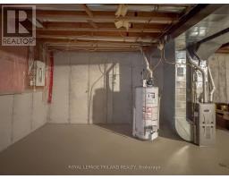 20 - 1241 BEAVERBROOK AVENUE - 32