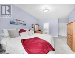 61 CALVERT LANE - 25