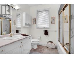 61 CALVERT LANE - 33