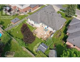 61 CALVERT LANE - 6