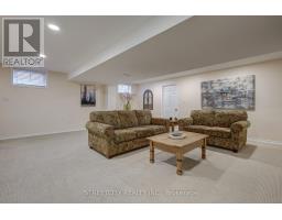 2 NOBLE LANE - 32