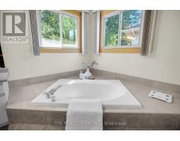 78 COLONIAL CRESCENT - 25