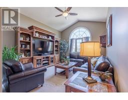 60 FOREST GROVE CRESCENT - 28