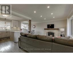 393 CHIPPENDALE CRESCENT - 6