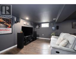 82 - 40 TIFFANY DRIVE - 16