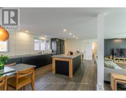 26 LAWRENCE CRESCENT - 15