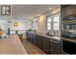 26 LAWRENCE CRESCENT - 18