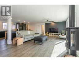 26 LAWRENCE CRESCENT - 23